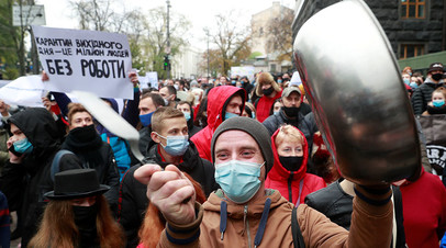 Работники ресторанов на массовой акции против карантина выходного дня. Киев, 11 ноября 2020 года