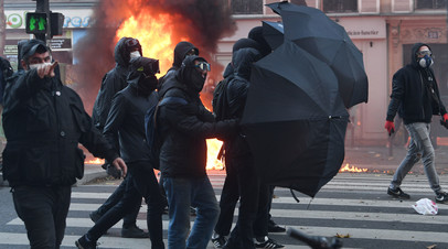Беспорядки во время демонстрации против «Законопроекта о глобальной безопасности», Париж, 28 ноября 2020