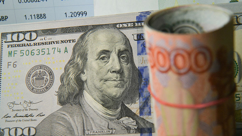Валютный оптимизм: курс доллара впервые с сентября опустился ниже 75 рублей