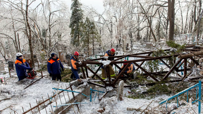 В Артёме прокомментировали ход работ по ликвидации последствий ледяного шторма