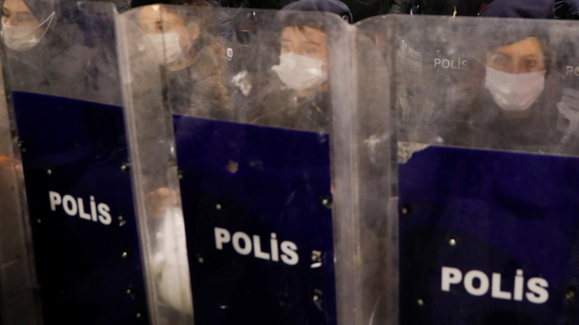 НТВ сообщил о задержании двух сотрудников телеканала в Турции