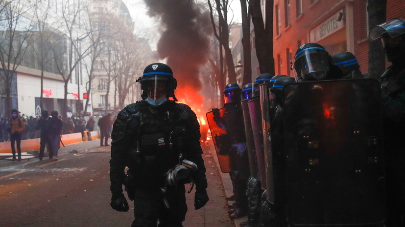 Глава МВД Франции сообщил о 64 задержанных в ходе протестов