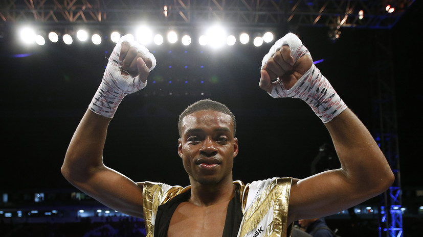 Боксёр Спенс защитил чемпионские титулы в первом бою после серьёзного ДТП