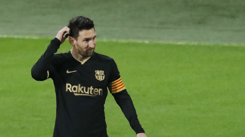 Сестра Роналду выложила в соцсетях картинку, где Месси стоит на коленях перед её братом