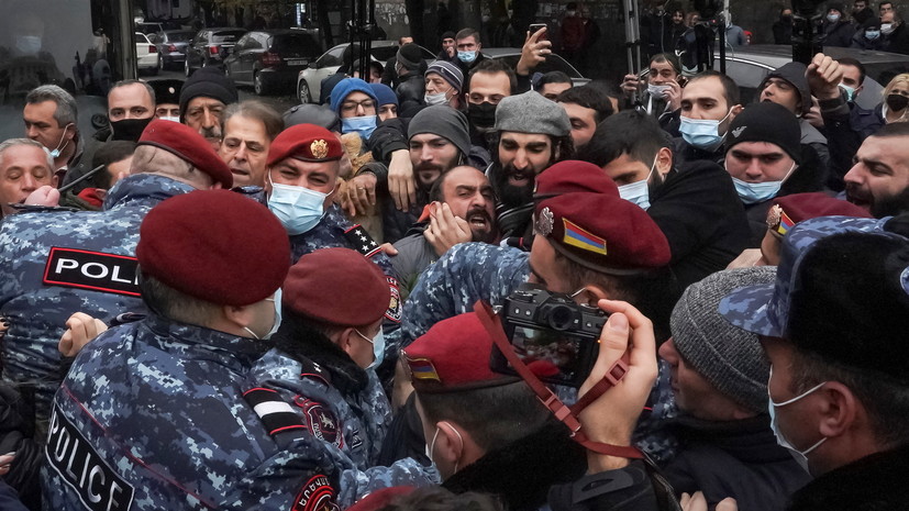 В Ереване задержали 42 участника акций протеста