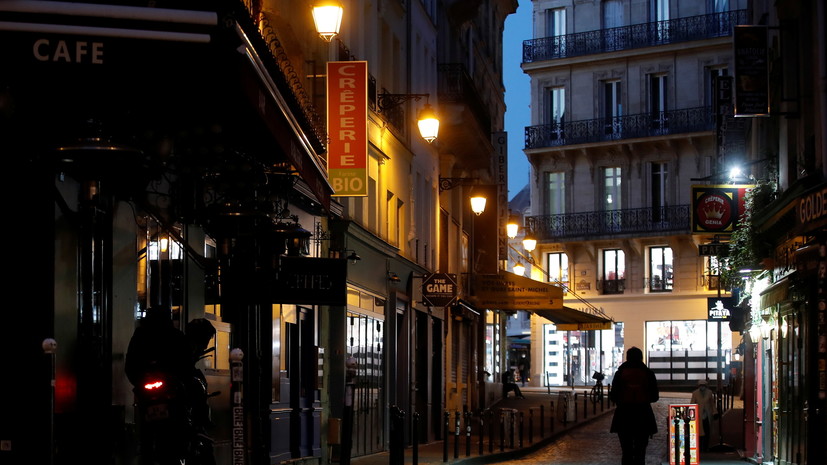 Во Франции с 15 декабря вводят комендантский час