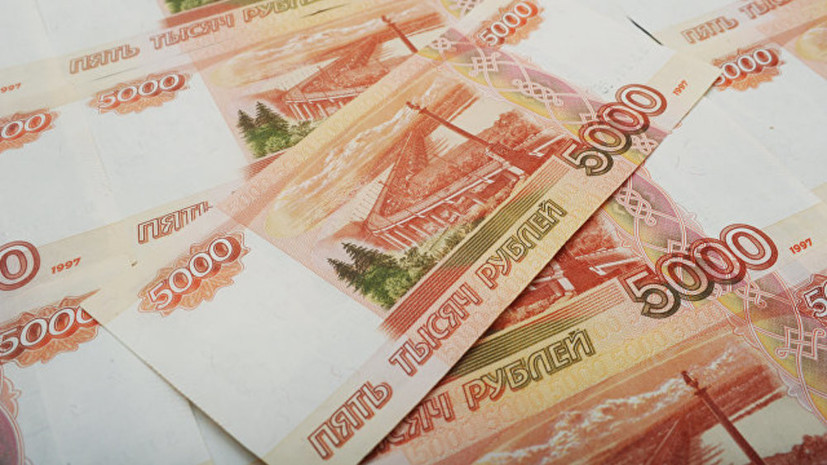 Семьям с детьми до семи лет выплатят по 5 тысяч рублей к Новому году