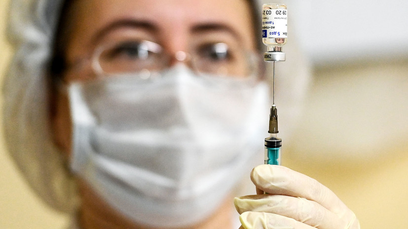 «Надеемся на это»: Мурашко допустил начало вакцинации пожилых россиян от COVID-19 на следующей неделе