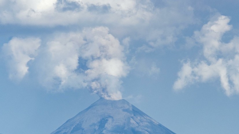 Вулкан на Камчатке выбросил пепел на высоту до 8 км