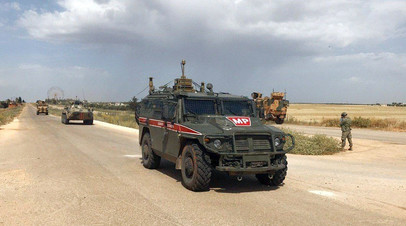 Российская бронетехника в Идлибе во время совместного патрулирования с турецкими военными