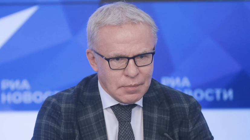 Фетисов отказался отвечать на вопрос об увольнении Ларионова