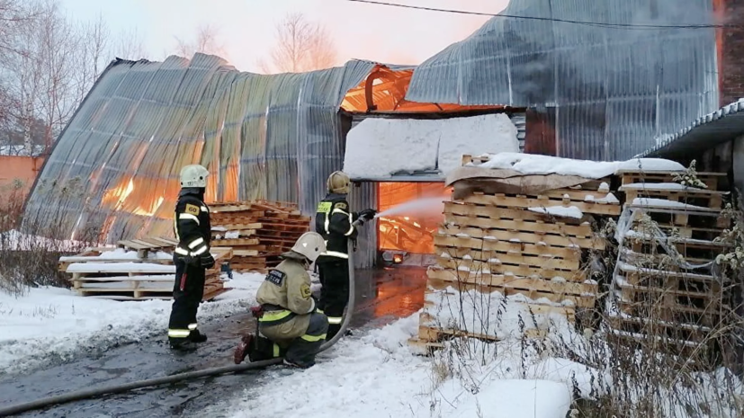 Пожар на территории фабрики в Подмосковье локализовали