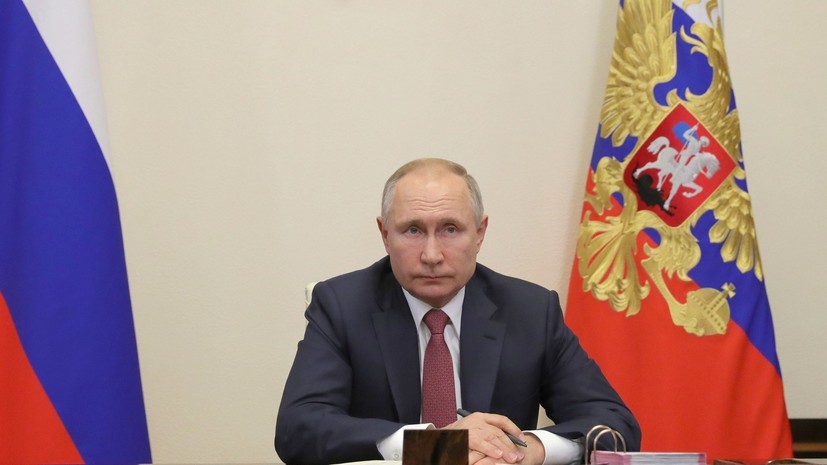 «Выстроить график работы»: Путин поручил перейти от масштабной к массовой вакцинации россиян