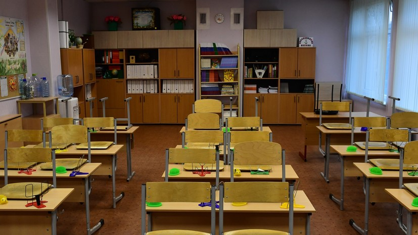 Власти заявили о готовности школ Москвы к возобновлению очного обучения