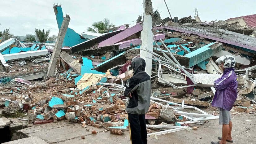 В Индонезии в результате землетрясения обрушилась больница