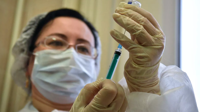 Голикова оценила эффективность вакцины от коронавируса центра Чумакова