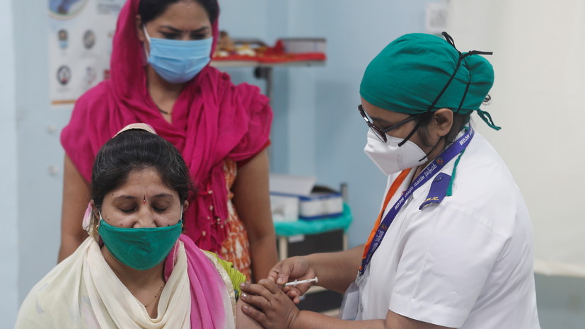 В Индии за сутки вакцинировали от коронавируса почти 350 тысяч человек