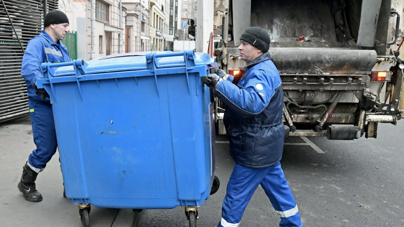 Жители Подмосковья могут пожаловаться на паркующихся возле мусорных баков водителей