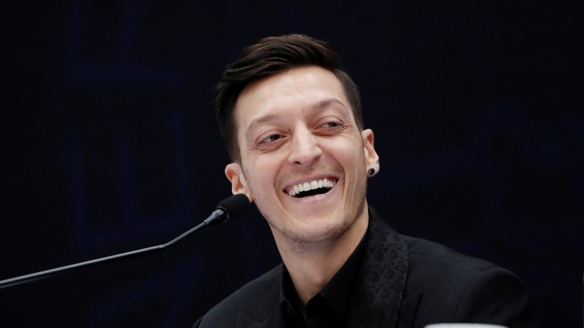 «Фенербахче» официально объявил о трансфере Озила