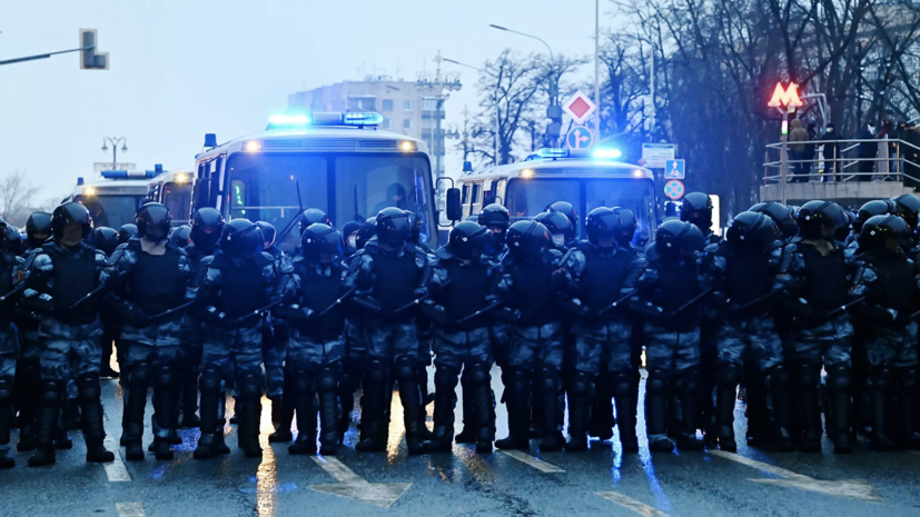 Двое задержанных за драки с силовиками на акции в Москве признали вину