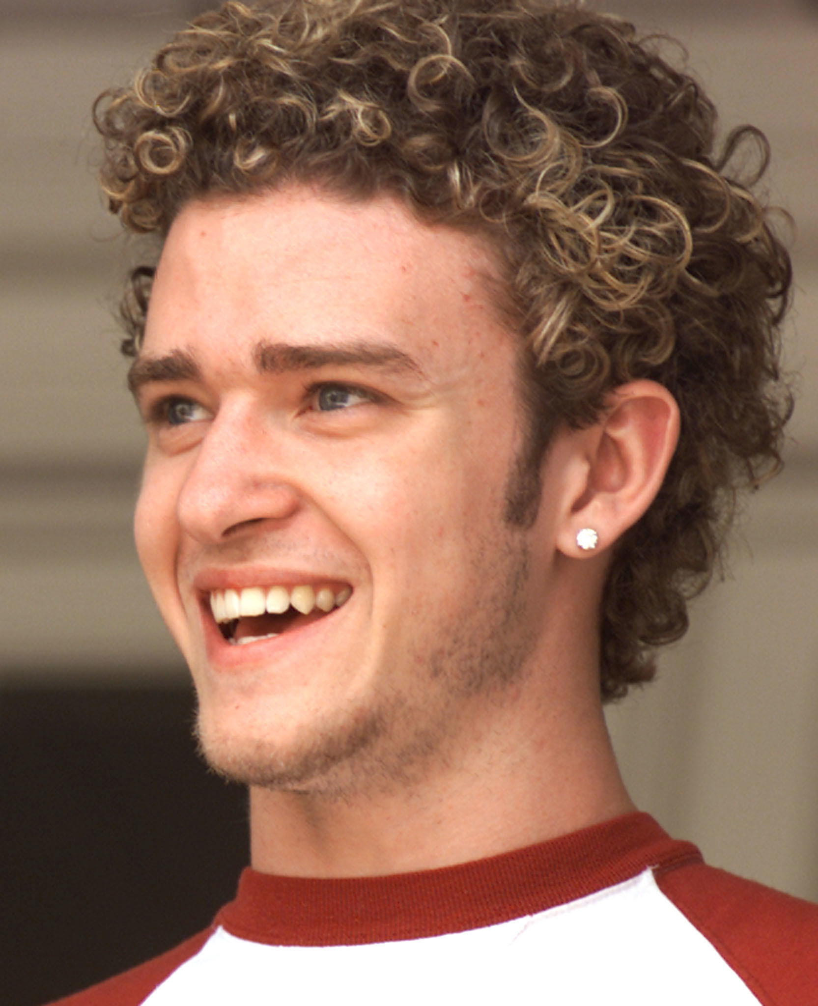 Кудрявый кристофер. Группа с кудрявыми волосами. Mullet curly hair. Осмар силвейра. Черные кудри мужчина.