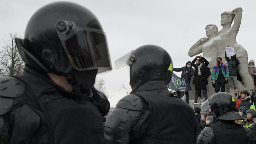 В Кремле назвали оправданными действия силовиков на незаконных акциях