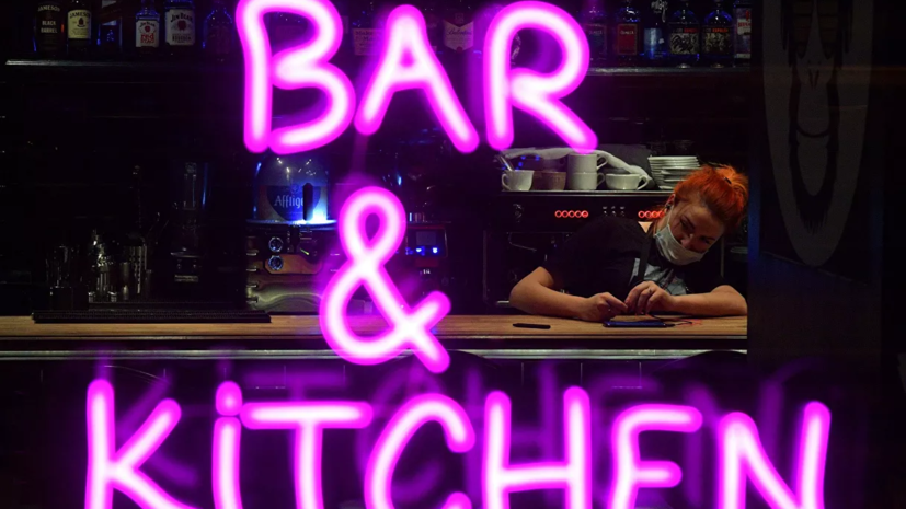 В Петербурге оценили ситуацию с барами на фоне отмены ряда мер по COVID-19