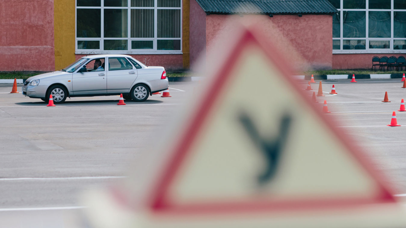 Автоэксперт оценил идею обучать вождению школьников