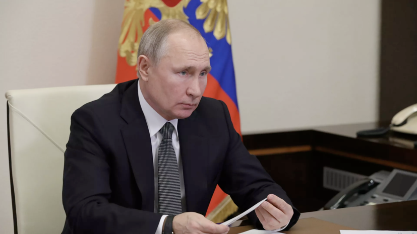 Путин самостоятельно сообщит, когда привьётся от коронавируса