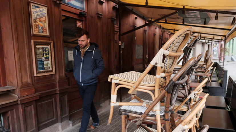 Правительство Латвии отменило комендантский час