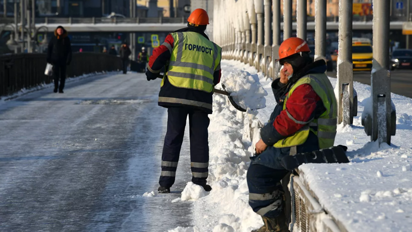 В Москве очистили от снега около 65% дорог и переулков