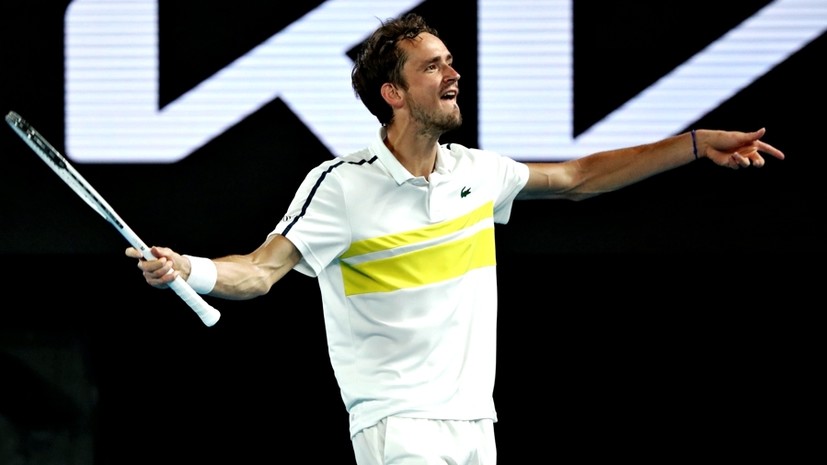 20-я победа подряд: Медведев обыграл Циципаса и впервые в карьере вышел в финал Australian Open
