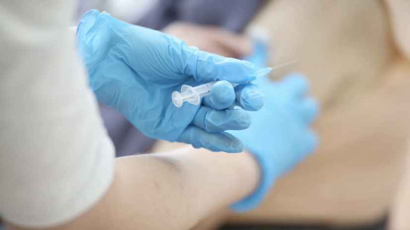 Инфекционист оценил длительность защиты после вакцинации «КовиВаком»