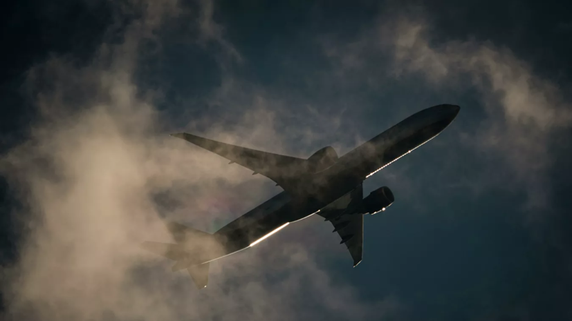 Летевший в Ханты-Мансийск самолёт вернулся в Тюмень из-за неисправности