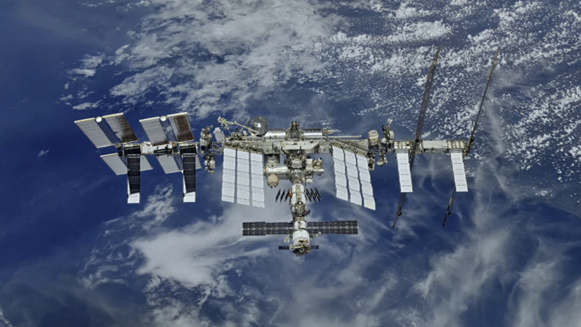 Экипаж МКС временно заделал возможные места утечки воздуха