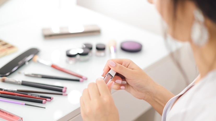 Эксперты подсчитали расходы россиянок на косметику