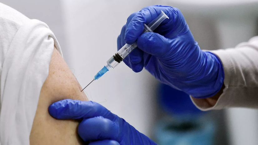 В Москве началась вакцинация добровольцев «Спутником Лайт»