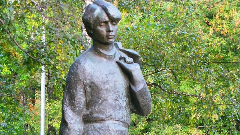 На юго-востоке Москвы отреставрируют памятник Есенину
