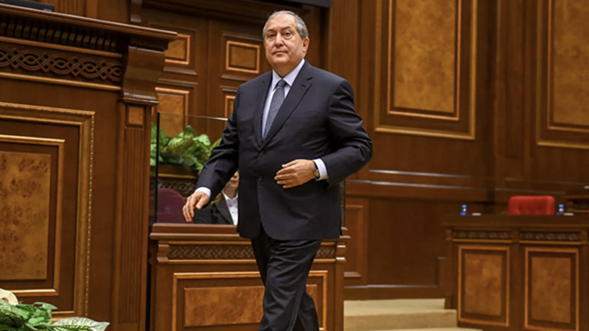 Президент Армении оспорил увольнение главы Генштаба страны