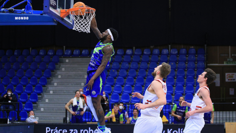 Главный тренер баскетбольного клуба вышел из себя на пресс-конференции после матча ЛЧ