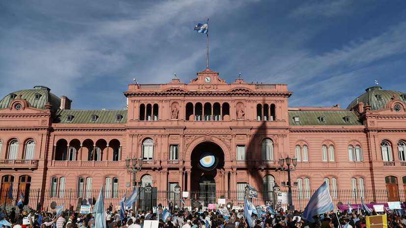 В Аргентине продлили режим чрезвычайной эпидемиологической ситуации