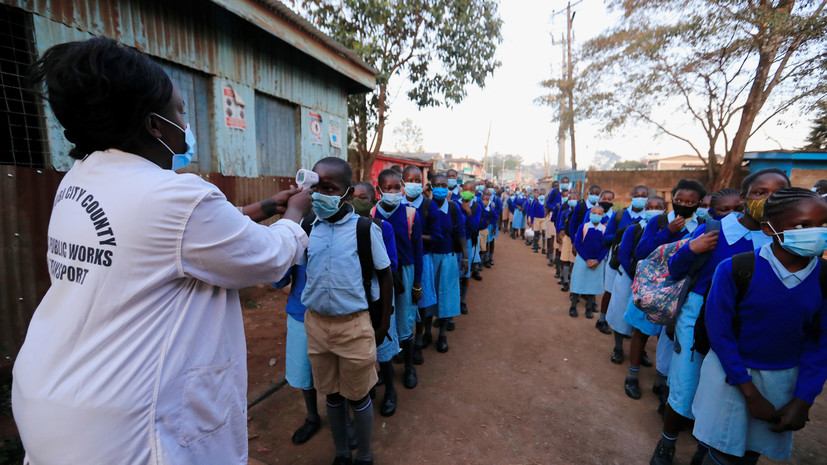 В Кении продлили комендантский час и запретили митинги из-за COVID-19