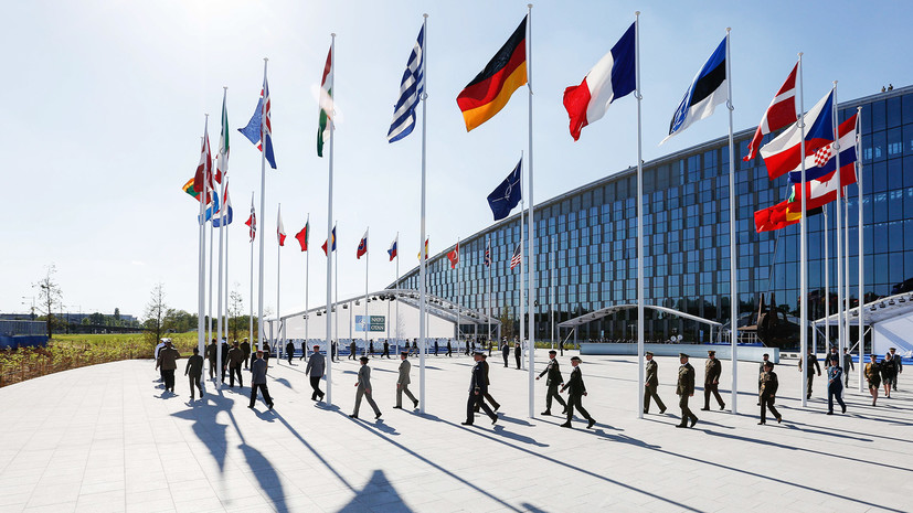 Politico сообщил о «войне» внутри Атлантического совета из-за России