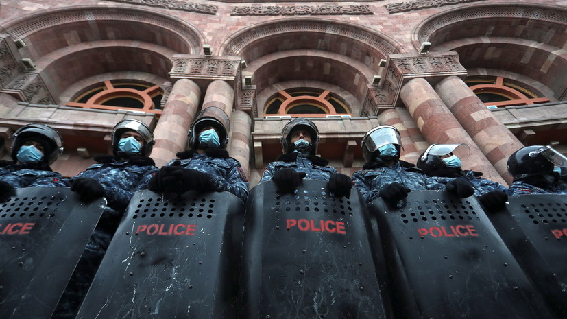 В Ереване произошли стычки между протестующими и полицией