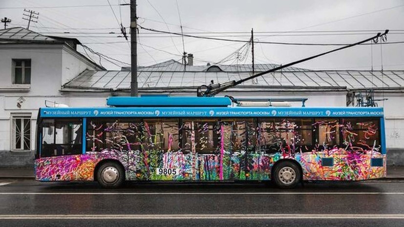 В Москве запустили арт-троллейбус