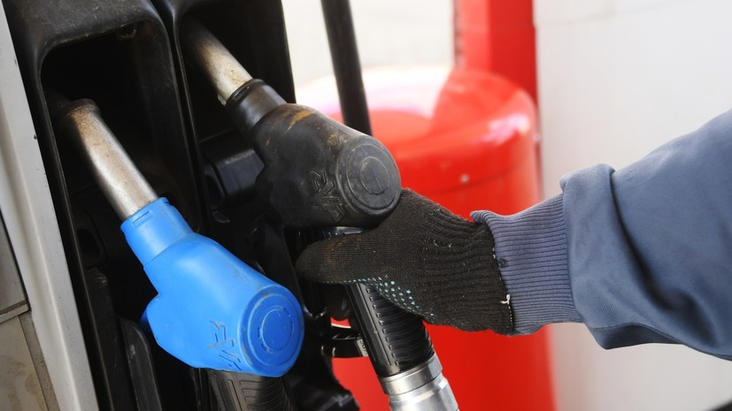 Средние цены на бензин в России за неделю выросли на 12 копеек