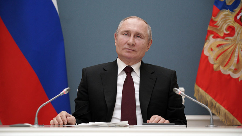 Путин поручил продолжить изучение и освоение Крайнего Севера