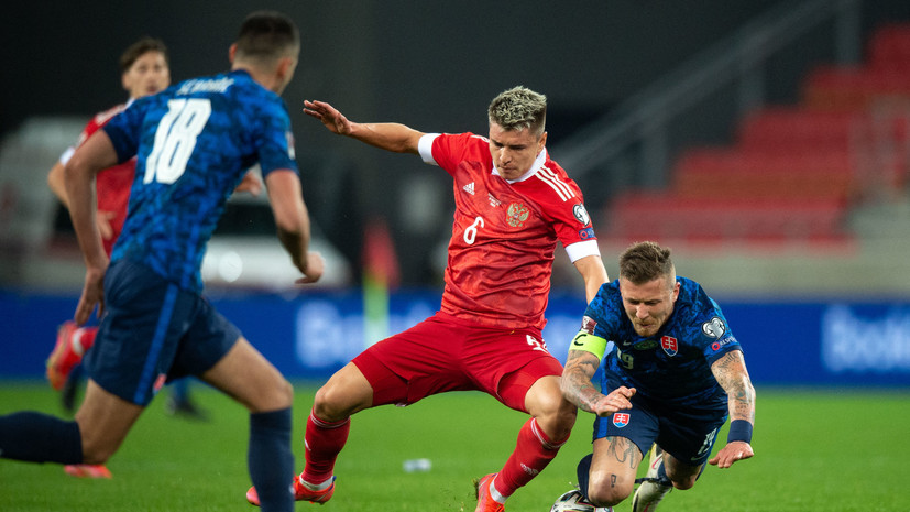 Черчесов объяснил обратную замену Мостового в матче со Словакией