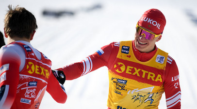 Справа налево: Александр Большунов (Россия) и Йоханнес Хёсфлот Клебо (Норвегия)