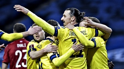 Футболисты сборной Швеции в матче с командой Грузии